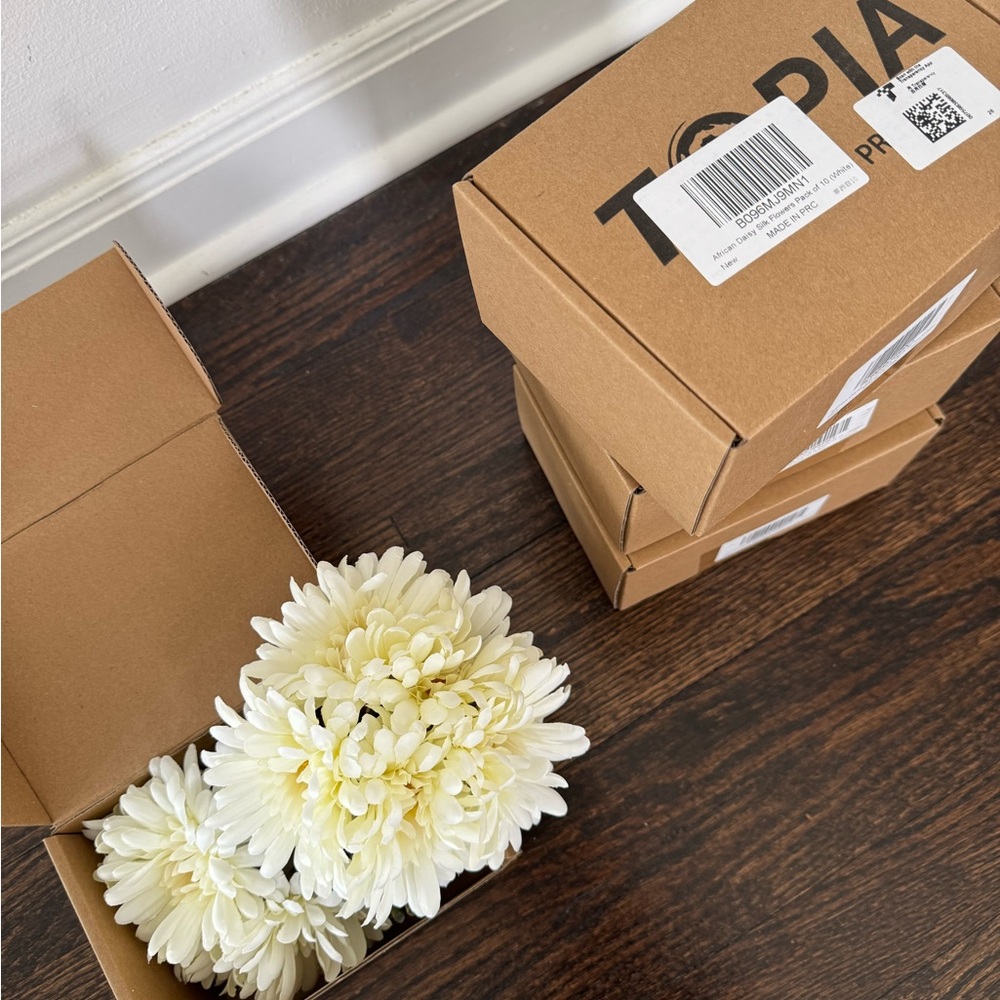 40 Piece White Silk Daisies
